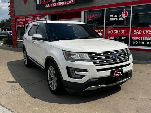 Used 2016 Ford Explorer Limited w/ Equipment Group 301A AWD/4WD image 2