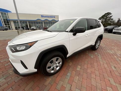 Used 2022 Toyota RAV4 LE FWD image 25