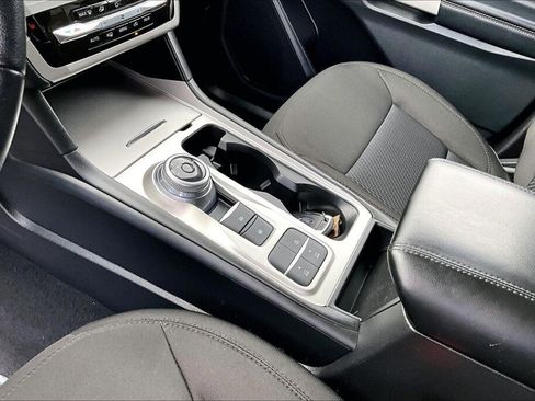 Used 2022 Ford Explorer XLT image 10