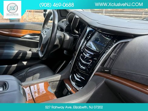 Used 2020 Cadillac Escalade ESV Luxury image 21