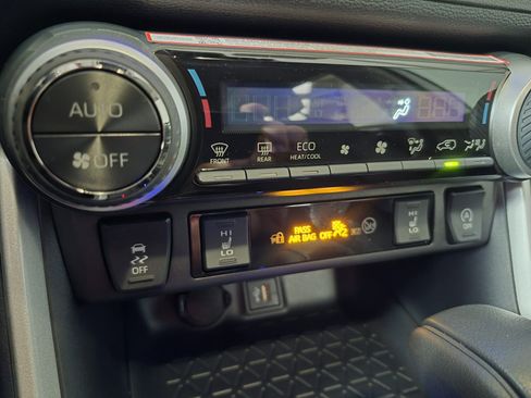 New 2025 Toyota RAV4 XLE image 30