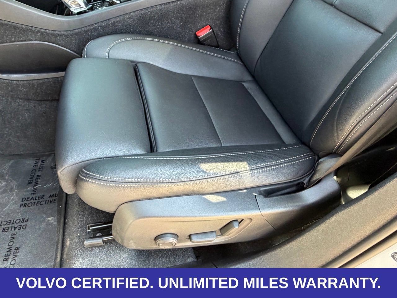 Certified 2025 Volvo XC40 B5 Plus AWD/4WD image 28