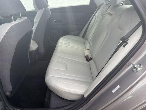 Used 2024 Hyundai Elantra Limited image 13