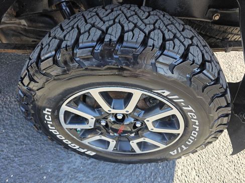 Used 2016 Toyota Tundra SR5 w/ TRD Off Road Package AWD/4WD image 16