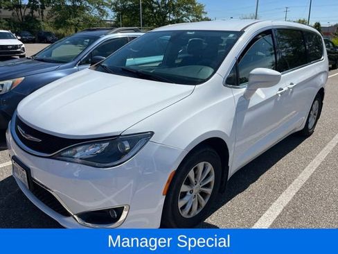 Used 2018 Chrysler Pacifica Touring Plus FWD image 1