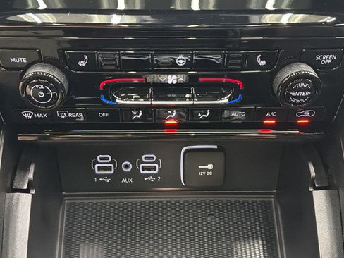 Used 2023 Jeep Grand Cherokee L Altitude AWD/4WD image 19