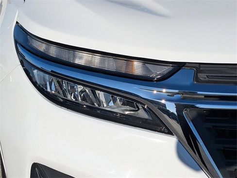 Used 2023 Chevrolet Equinox LS image 9