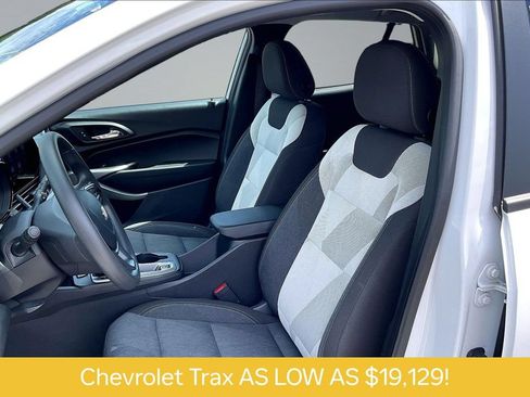 Used 2024 Chevrolet Trax LS w/ LS Convenience Package FWD image 24