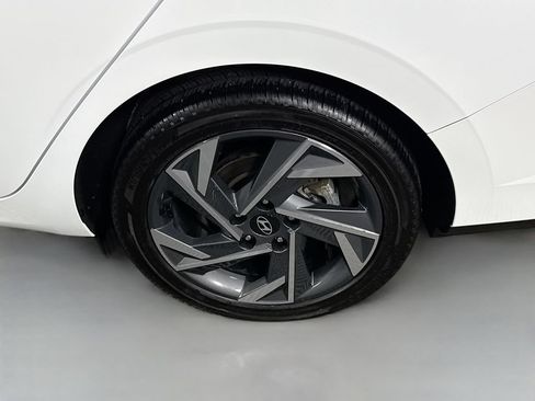 Certified 2025 Hyundai Elantra Limited FWD image 35