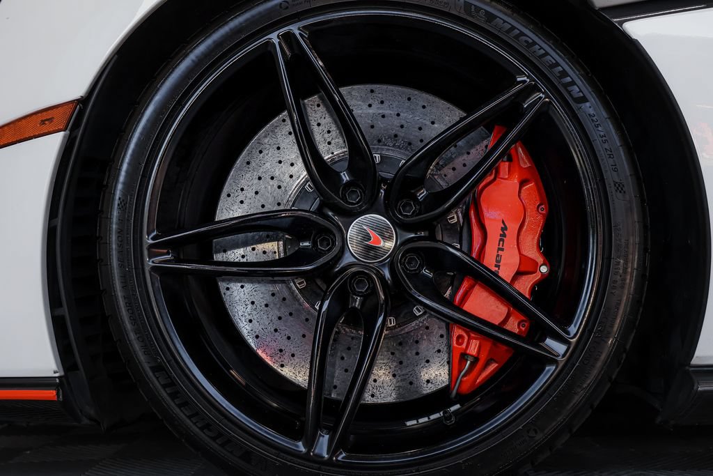 Used 2018 McLaren 570S Spider RWD image 14
