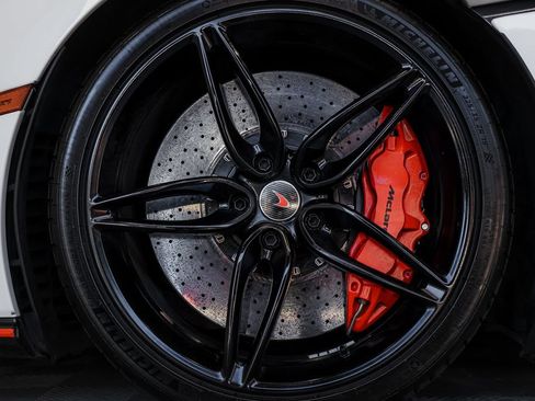 Used 2018 McLaren 570S Spider RWD image 14