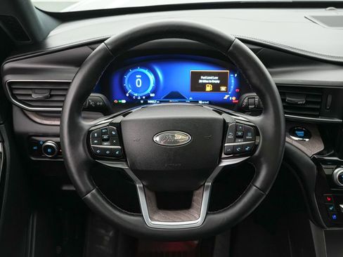 Certified 2023 Ford Explorer Platinum w/ Technology Package image 13