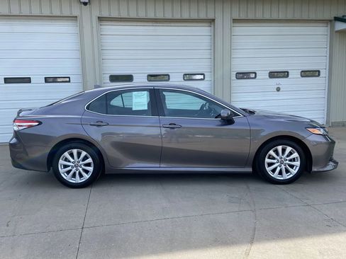 Used 2019 Toyota Camry LE FWD image 7