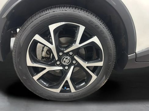 Used 2021 Toyota C-HR XLE FWD image 35