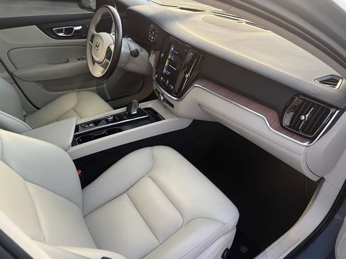 Used 2022 Volvo S60 B5 Momentum image 13