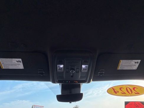 Used 2024 Chevrolet Suburban Premier image 25