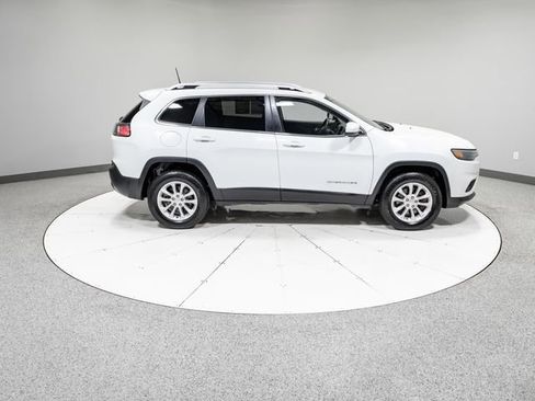 Used 2019 Jeep Cherokee Latitude w/ Popular Appearance Group AWD/4WD image 25