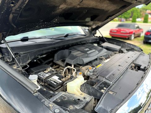 Used 2018 Nissan Titan SV w/ SV Convenience Package image 25