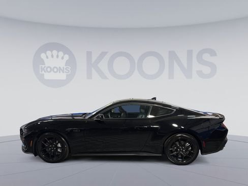 Used 2025 Ford Mustang GT Premium RWD image 2