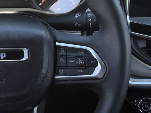 Used 2025 Jeep Compass Limited image 16