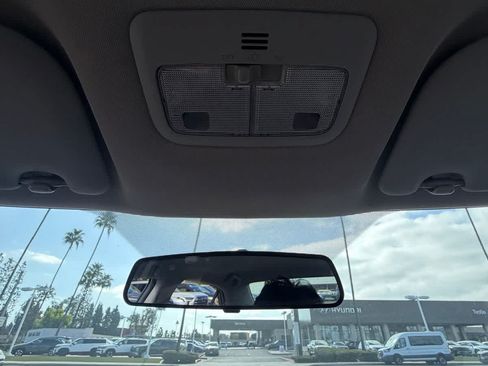 Used 2016 Toyota Corolla LE FWD image 19