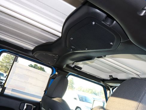 New 2025 Jeep Gladiator Rubicon w/ Convenience Group image 19