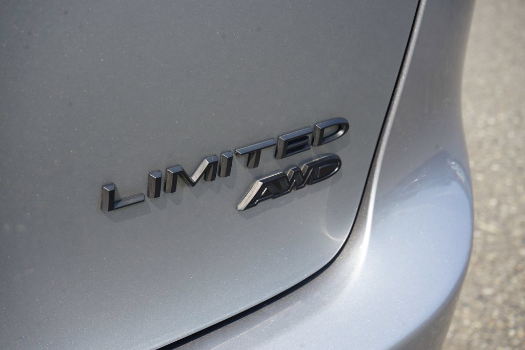 Used 2021 Chrysler Pacifica Limited w/ S Appearance Package AWD/4WD image 11