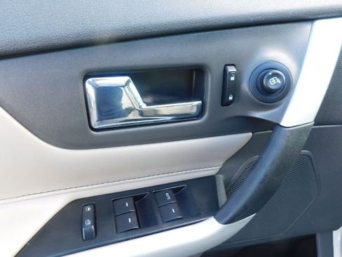 Used 2013 Ford Edge SE image 12
