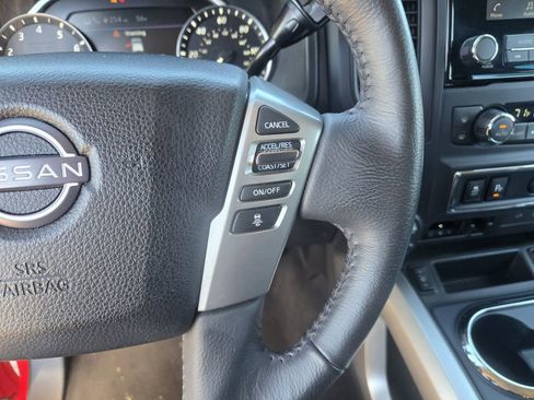 Used 2024 Nissan Titan SV w/ SV Convenience Package image 18