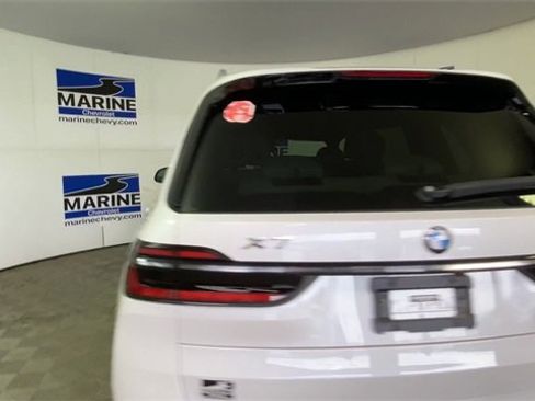 Used 2023 BMW X7 xDrive40i w/ Premium Package image 9