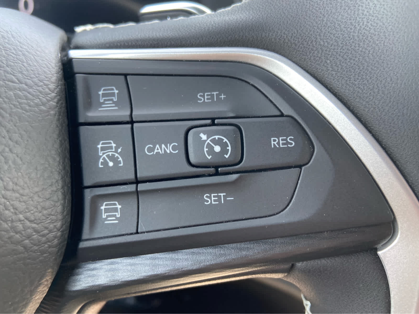 Used 2024 Jeep Grand Cherokee L Altitude AWD/4WD image 25