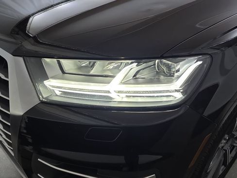 Used 2018 Audi Q7 3.0T Prestige w/ Prestige Package AWD/4WD image 32