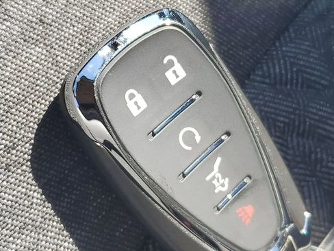 Used 2023 Chevrolet Equinox LT image 38