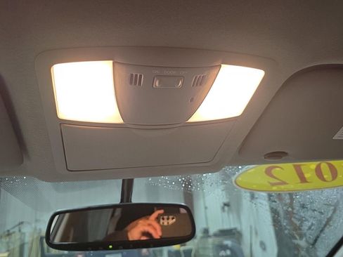 Used 2012 Nissan Leaf SL image 19