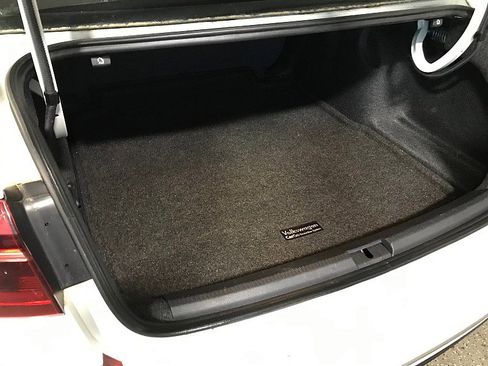 Used 2018 Volkswagen Passat 2.0T R-Line image 29