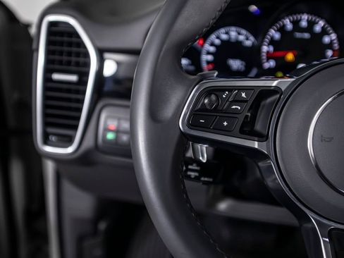 Used 2023 Porsche Cayenne image 38