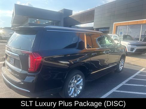 Used 2021 GMC Yukon XL SLT w/ SLT Luxury Plus Package AWD/4WD image 3