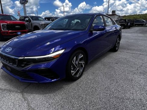 Used 2025 Hyundai Elantra SEL image 5