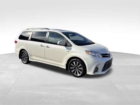 Used 2019 Toyota Sienna XLE image 7