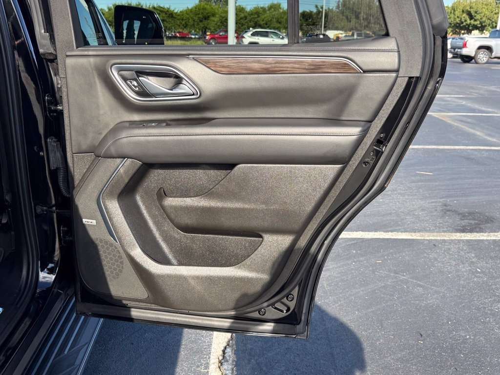 Used 2021 Chevrolet Tahoe LT w/ LT Signature Package RWD image 38