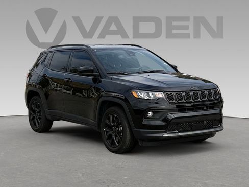Used 2026 Jeep Compass Latitude image 1
