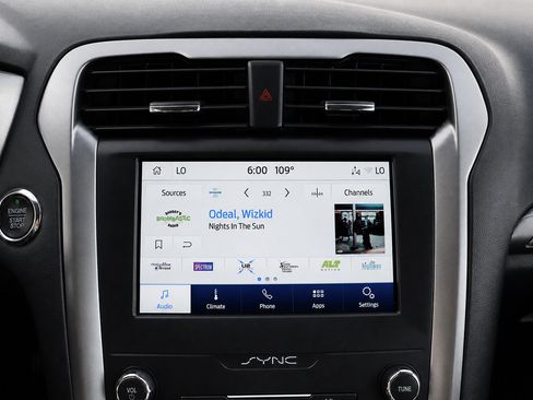 Used 2020 Ford Fusion SE FWD image 34