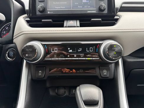 Certified 2022 Toyota RAV4 XLE w/ Convenience Package AWD/4WD image 30