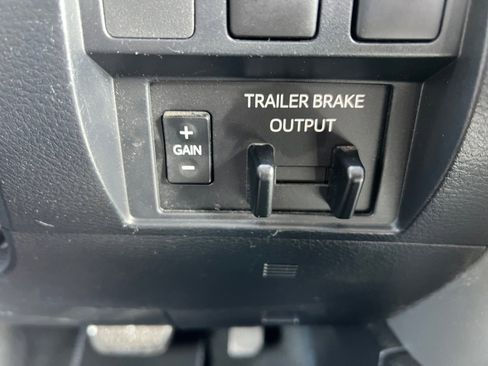 Used 2019 Toyota Tundra SR5 w/ SR5 Upgrade Package image 27