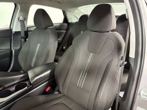 Used 2022 Hyundai Elantra SEL w/ Convenience Package FWD image 13