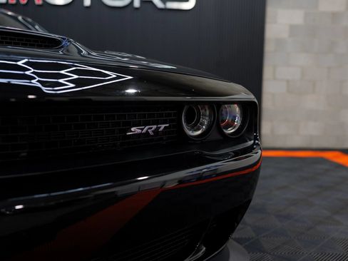 Used 2016 Dodge Challenger SRT Hellcat RWD image 8