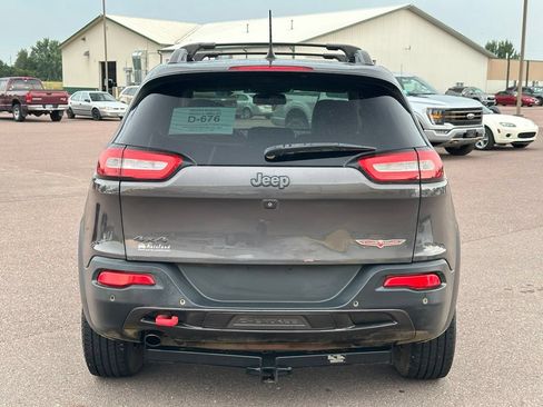 Used 2018 Jeep Cherokee Trailhawk AWD/4WD image 37