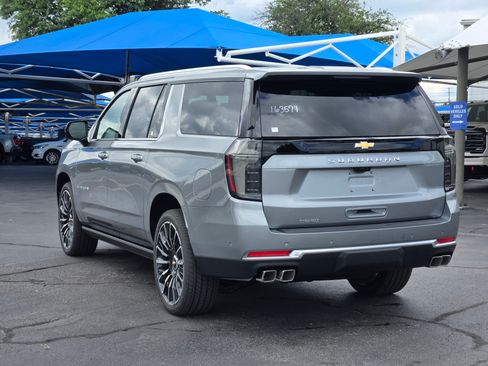 New 2026 Chevrolet Suburban High Country AWD/4WD image 3