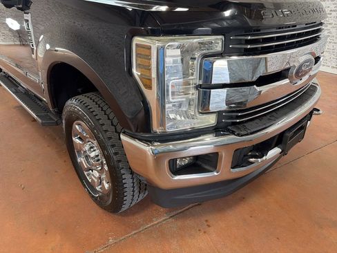Used 2019 Ford F350 Lariat w/ Chrome Package image 9