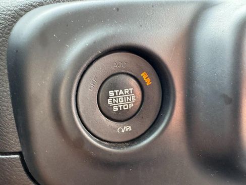 Used 2022 Jeep Wrangler Unlimited Sahara w/ Cold Weather Group AWD/4WD image 21